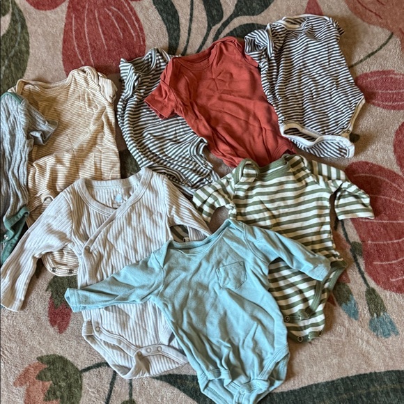 Bundle NB- 6 M Boy Gender Neutral Clothes Lot - Picture 3 of 7